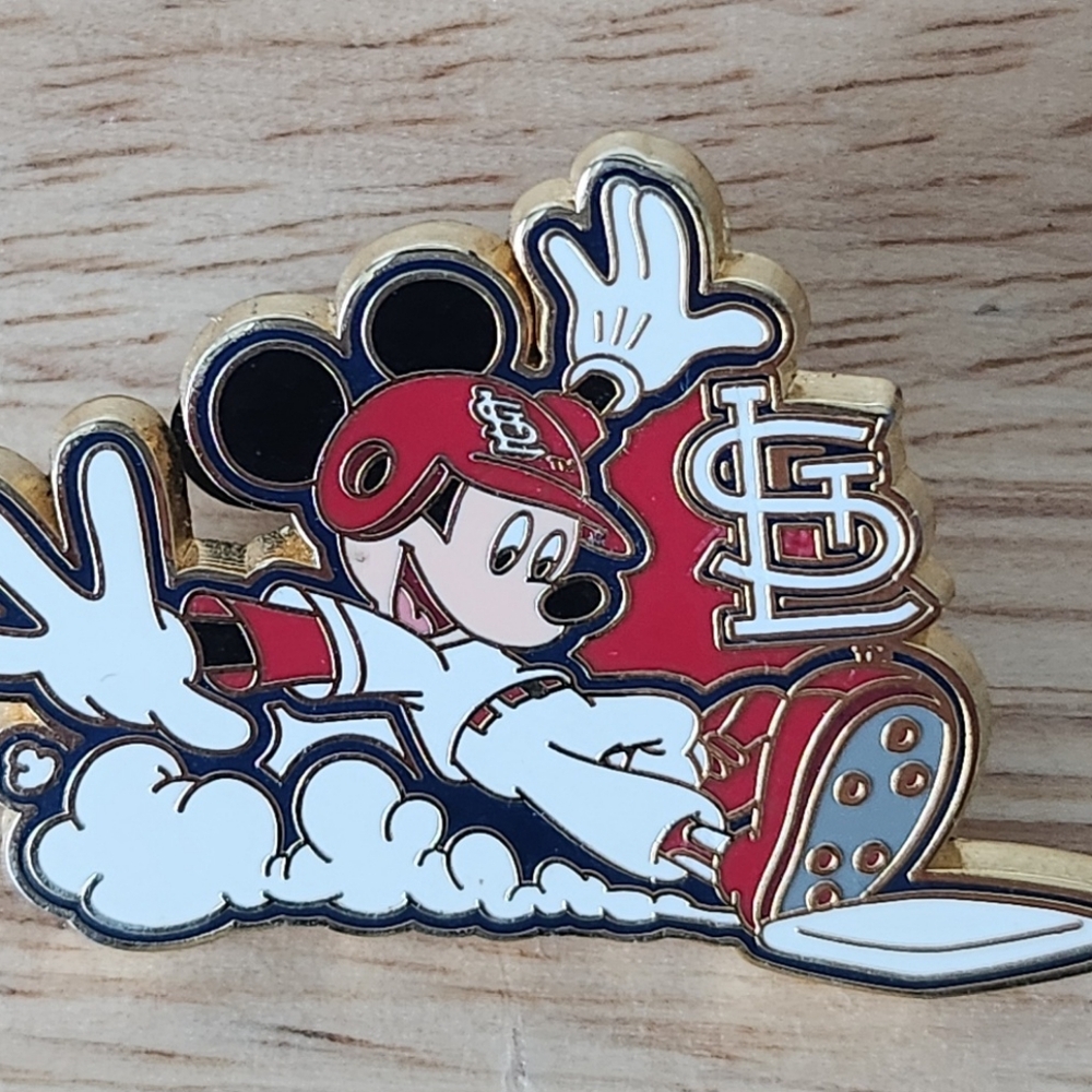 Disney Pin ~ Mickey Mouse Major League Baseball: St. Louis Cardinals - Picture 6 of 7